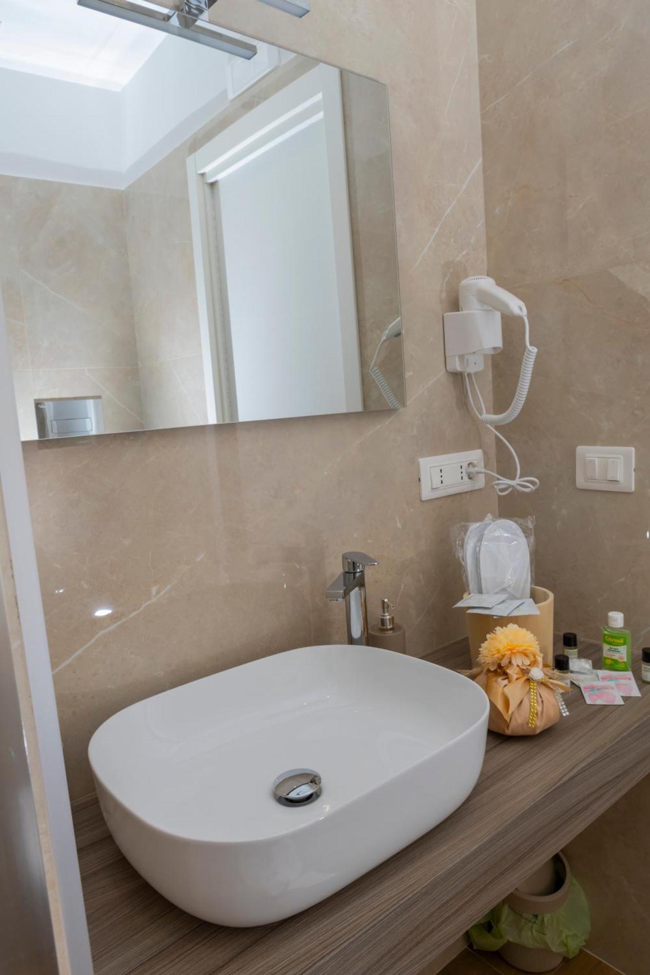 נאפולי Alleria Rooms מראה חיצוני תמונה